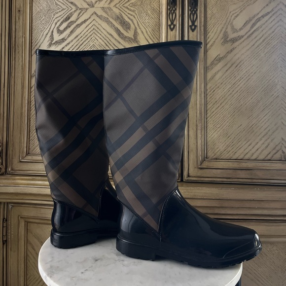 Burberry Rain Boots size 5 - Picture 4 of 5